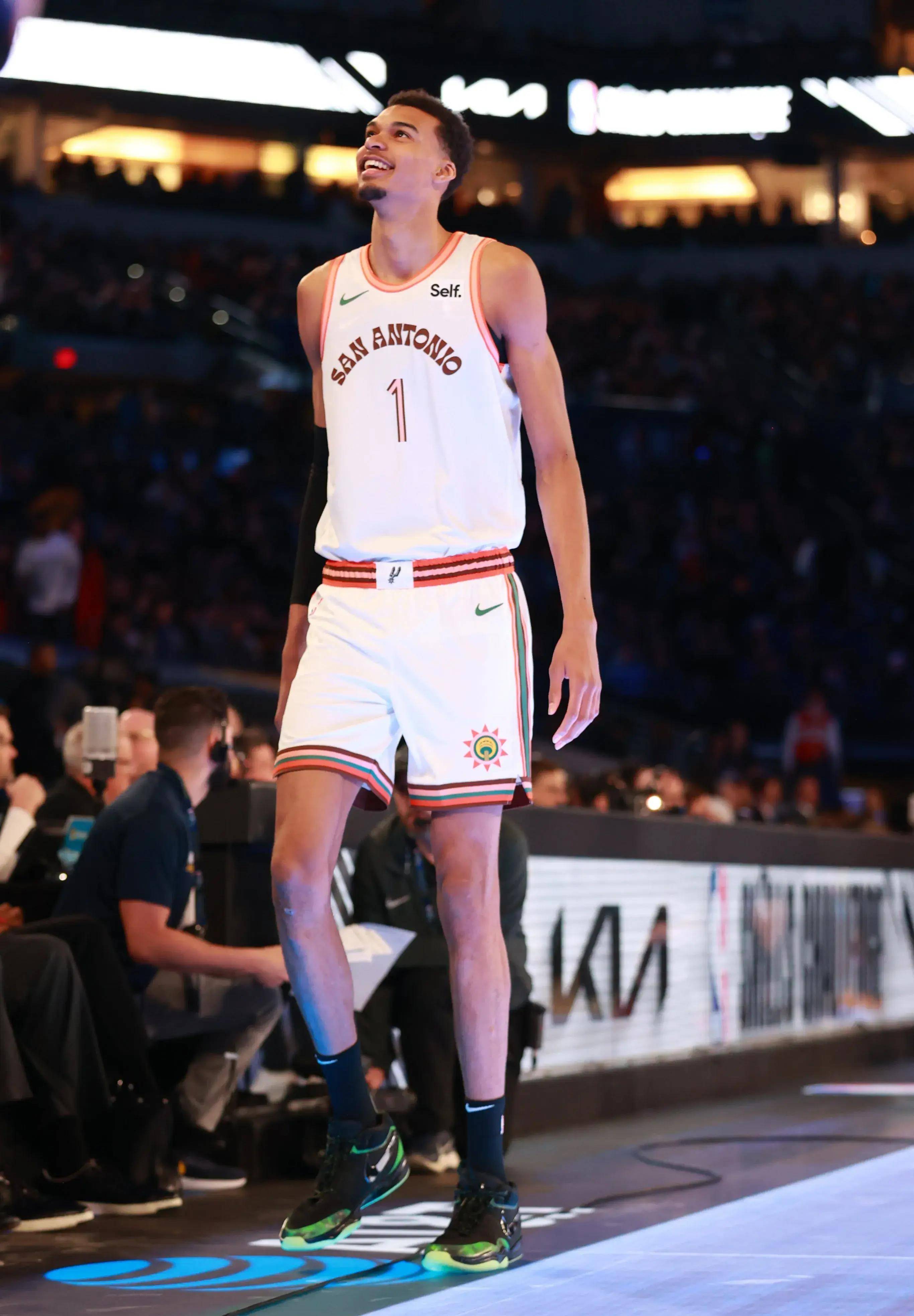 圣安东尼奥马刺清晨防线松动，志在英超名次提升，气氛紧张，年轻球员得到机会的简单介绍-多米体育